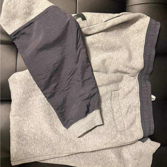Nike Gray Sweatpants with Logo - Picture 3 of 5